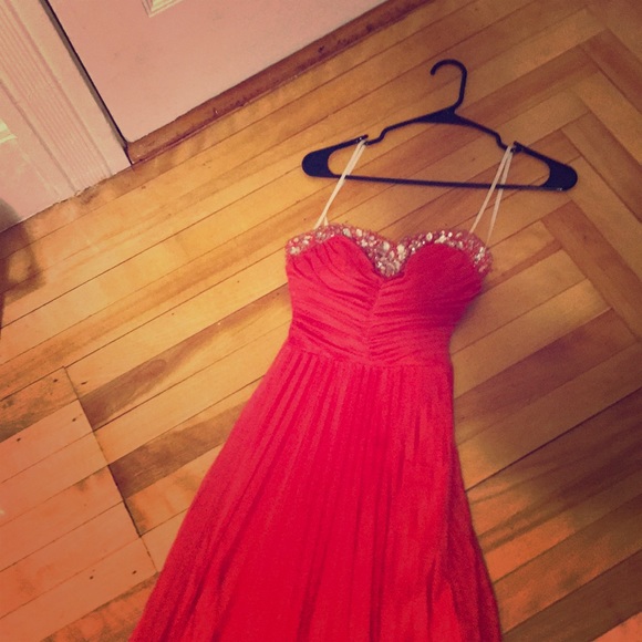 Prom dress - Picture 1 of 3